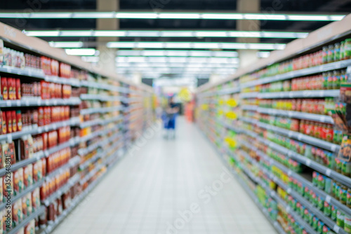 people shopping in the supermarket
