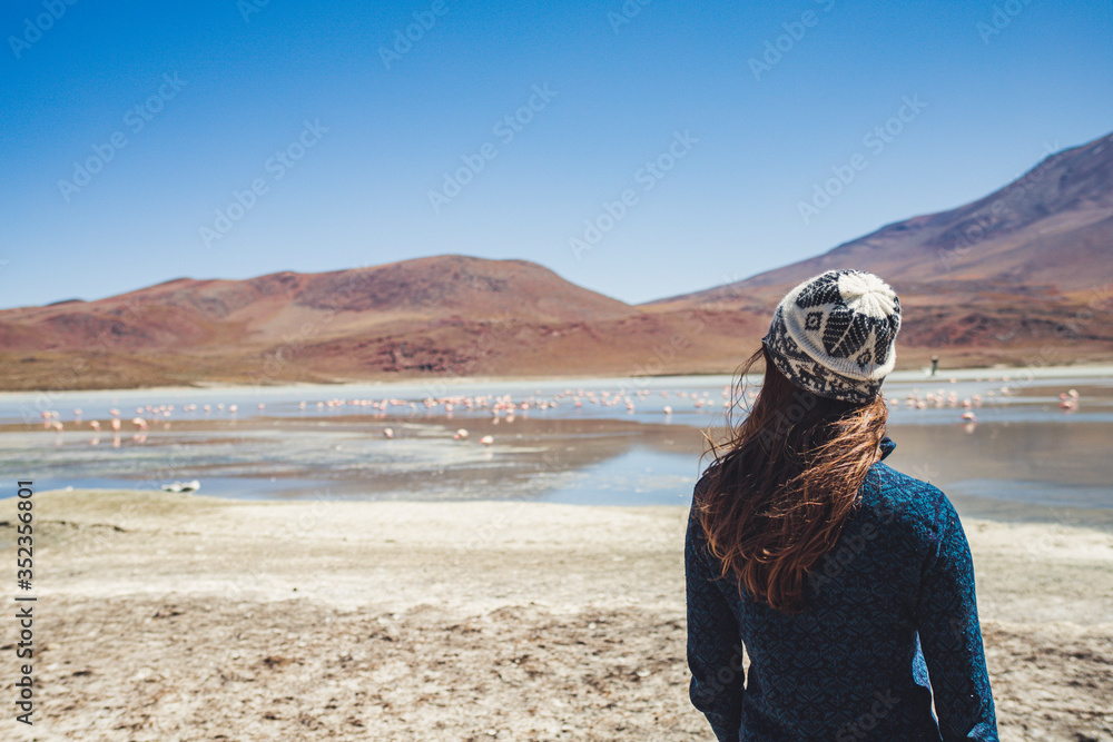 Naklejka premium AMIRANDO LA LAGUNA HEDIONDA