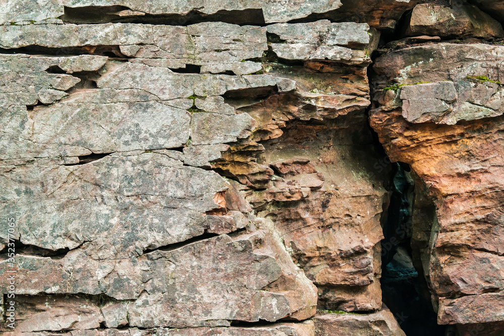 Fototapeta premium Natural rock wall with cleft