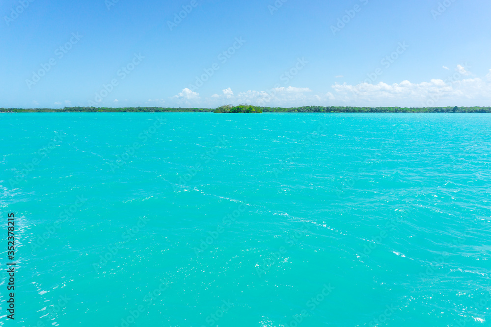 laguna color turquesa milagros en Huay Pix Chetumal Mexico