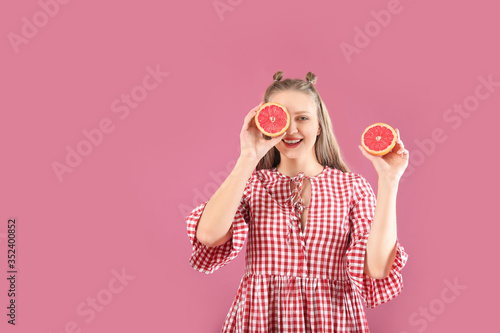 Young woman with grapefruit...