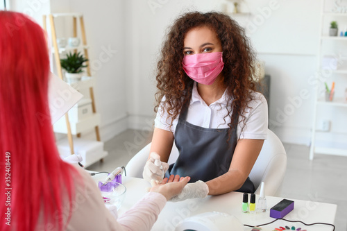 Manicure master working wit...