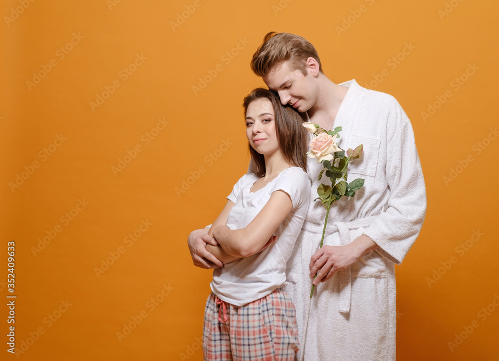 man and woman reconciliation, man gives flowers to woman man and woman reconciliation, man gives flowers to woman