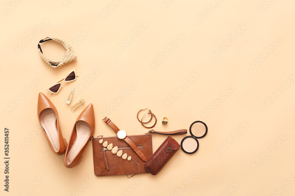 Female accessories on color background - obrazy, fototapety, plakaty 