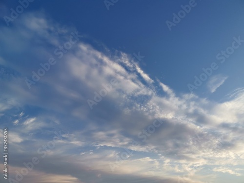 Fototapeta Naklejka Na Ścianę i Meble -  Nubes y cielo azul