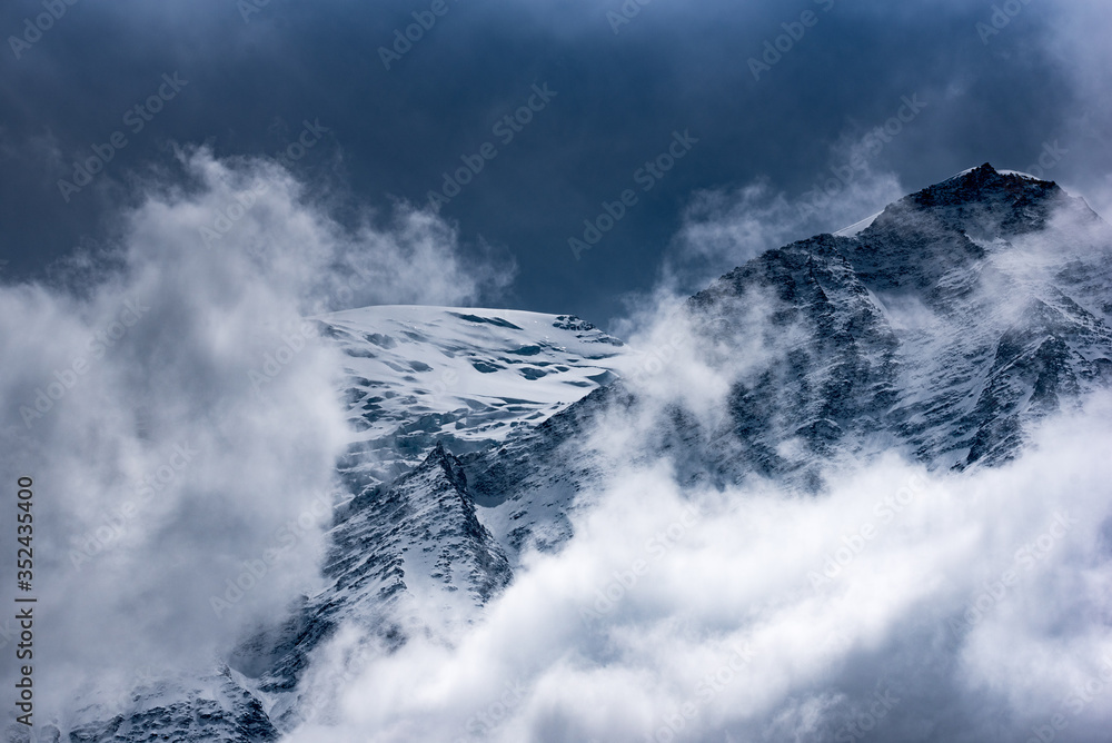 entre nuage et neige entre nuage et neige