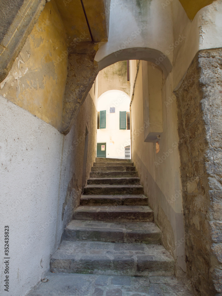 Italia, Toscana,  Firenze, un vicolo nei pressi della città.