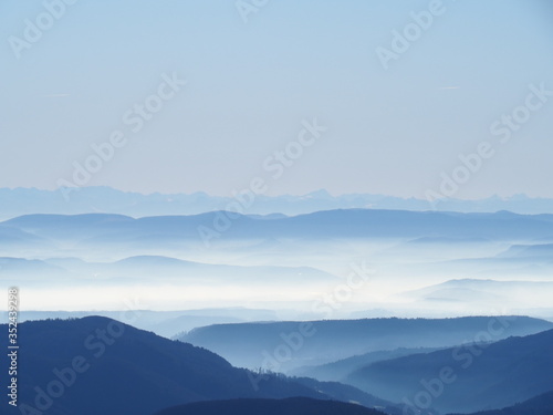 Blick vom Belchen auf die Alpen © lina