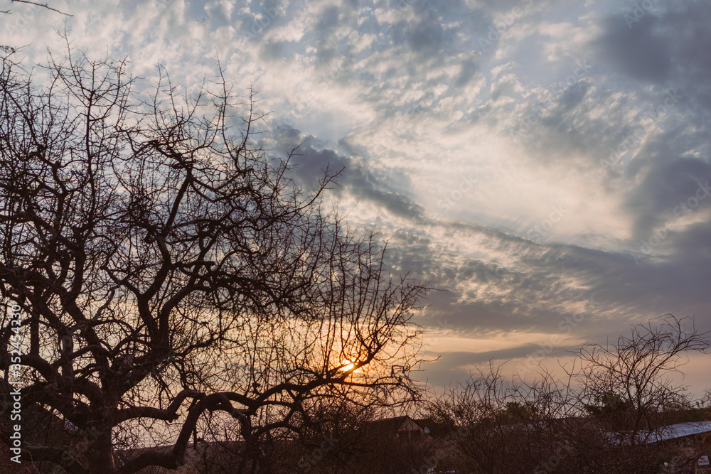 Sonnenuntergang mit Wolken in Afrika Sonnenuntergang mit Wolken in Afrika