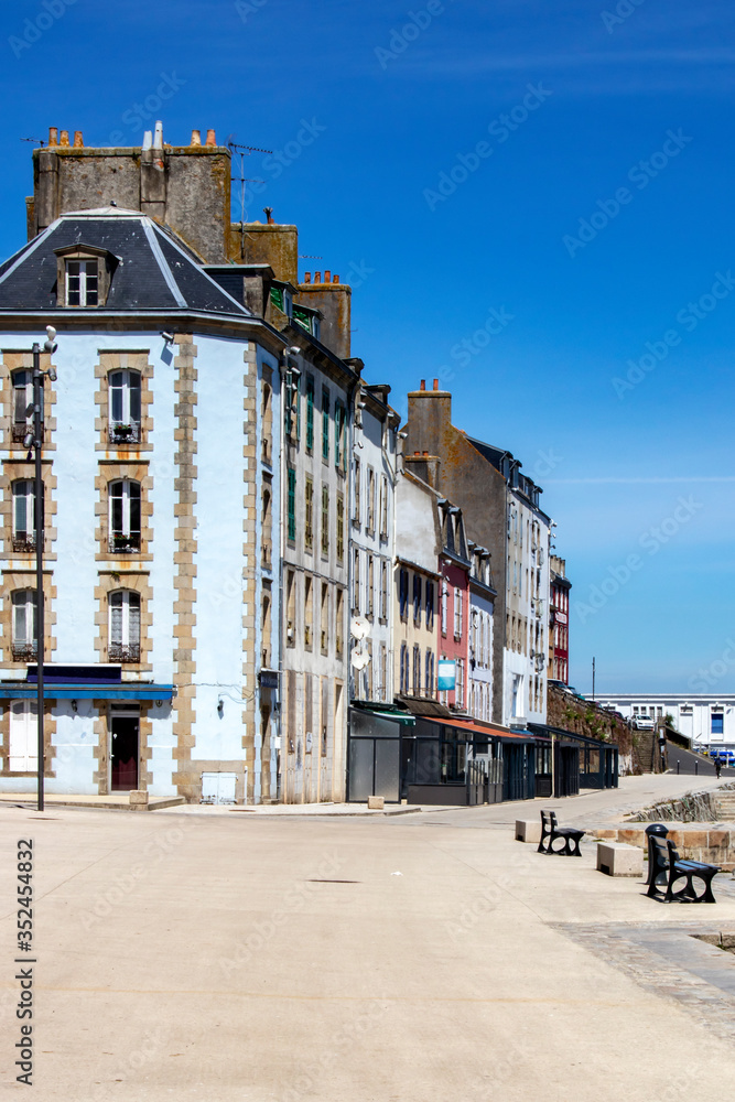 Douarnenez.  Front de mer au port du Rosmeur, Finistère, Bretagne	