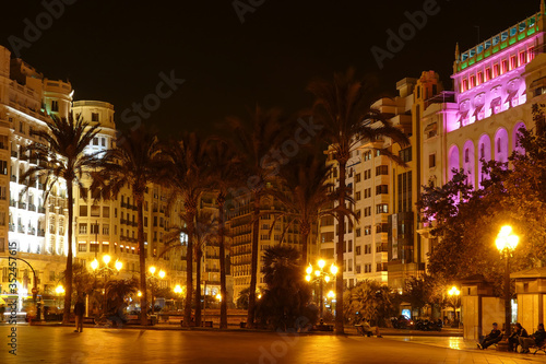 Abendszene Valencia Innenstadt © Comofoto