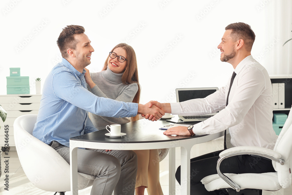 Fototapeta premium Man and lawyer shaking hands in office