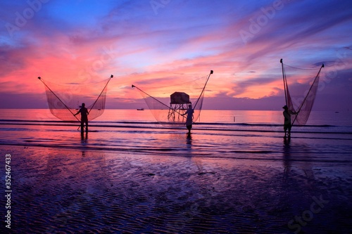 Artwork: fishermen catch fish by net