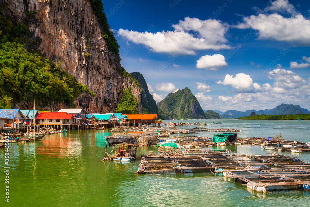 Naklejka premium Amazing scenery of the Koh Panyee settlement built on stilts at Phang Nga Bay, Thailand
