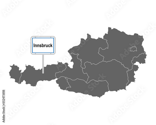Landkarte von Österreich mit Ortsschild von Innsbruck