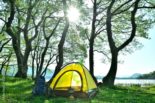 Wczesne lato, obóz nad jeziorem