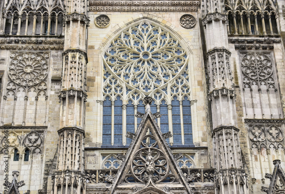 Detalle fachada catedral gotica de Tours