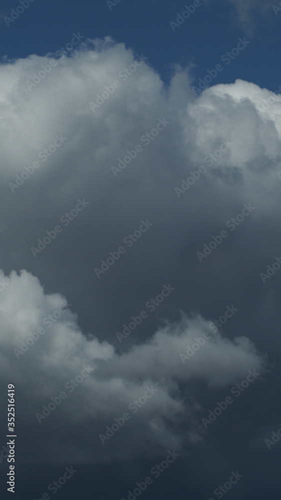 Fototapeta premium Ciel imposant, gros cumulus