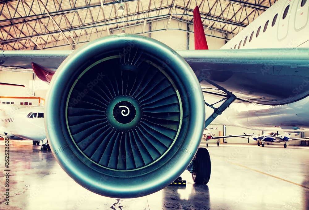 Φωτογραφία Close up of airplane engine in airport