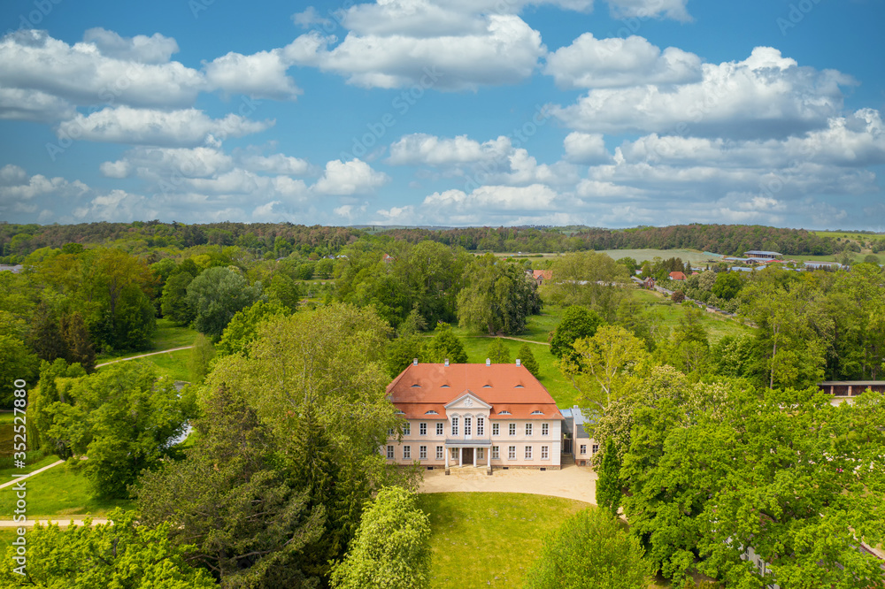 Obraz premium Aussicht auf Schloss Criewen bei Schwedt im unteren Odertal