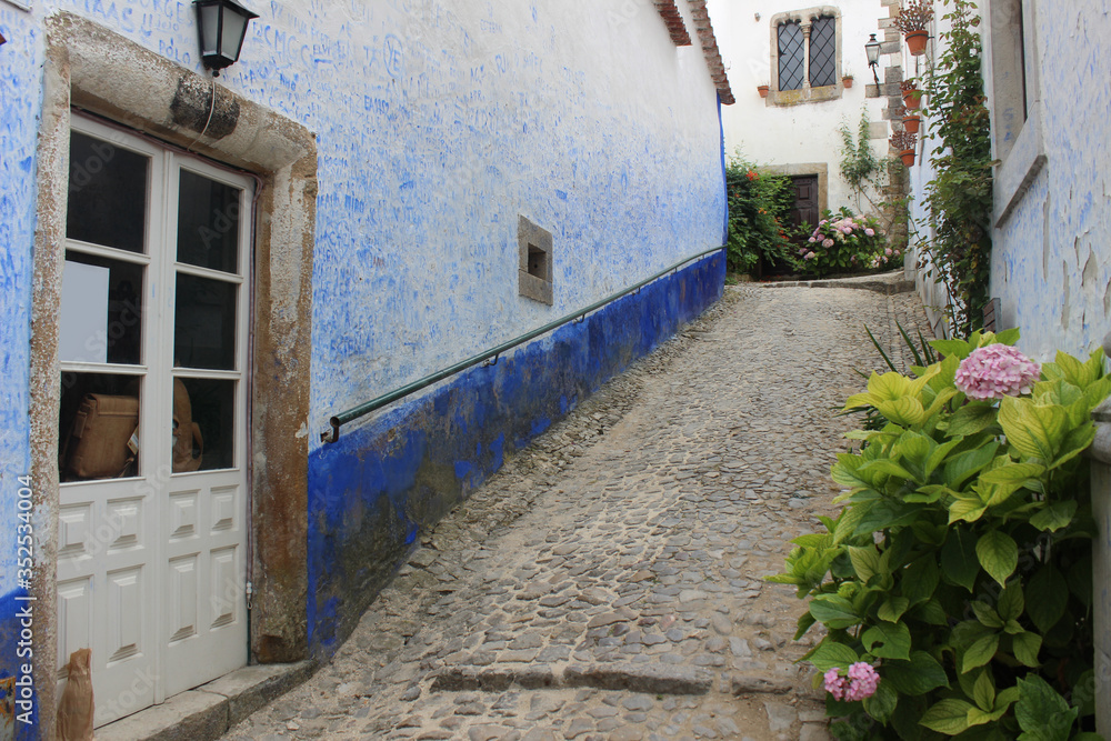 Calles pintorescas del pueblo de Óbidos (Portugal)