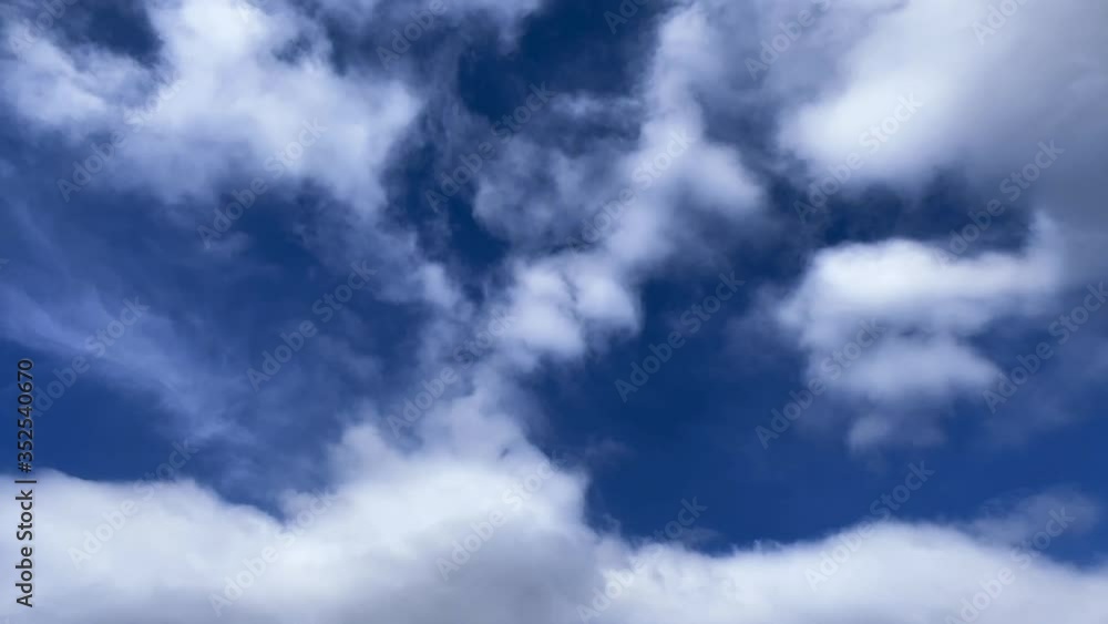 青空に広がる純白の綿雲 積雲 青空に広がる純白の綿雲 積雲