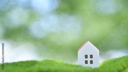 Wallpaper Mural White house on green grass
 Torontodigital.ca