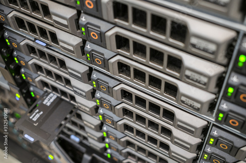 Fotografía Array of database servers with many hard drives and service tag