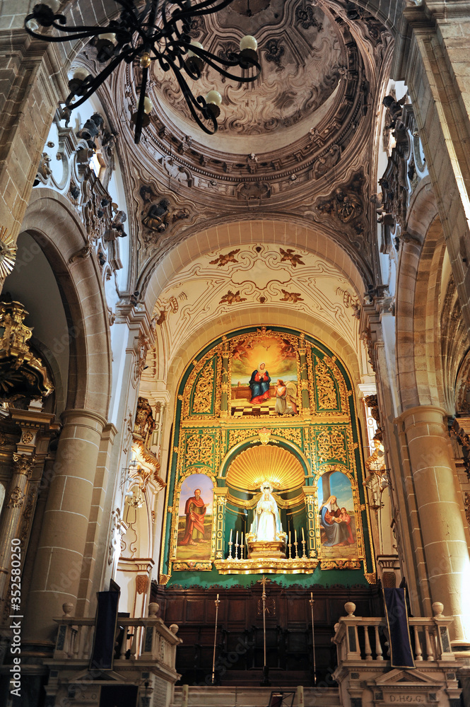Interior de la iglesia de Santa María de la Encarnación en Jerez de los Caballeros, ciudad famosa y monumental de la provincia de Badajoz en Extremadura, España