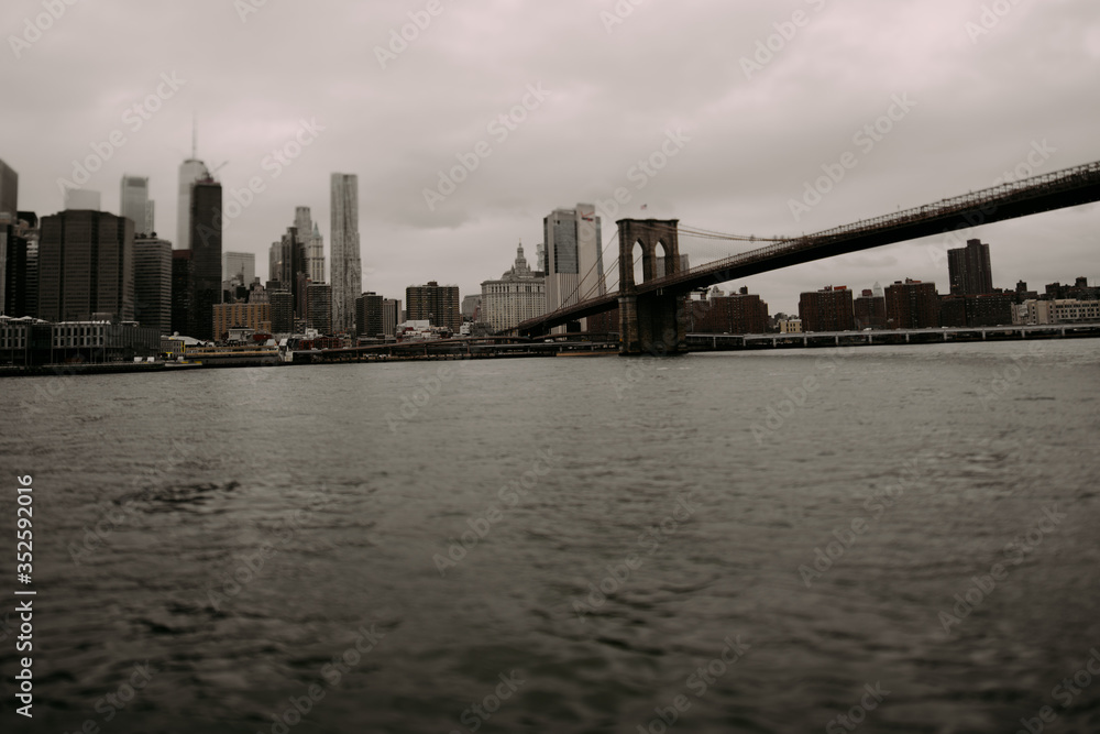 brooklyn bridge and manhattan skyline