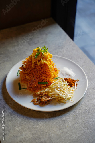 Fried noodle with dried salt shrimp