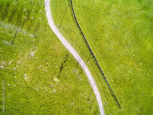 Curved paths in the green s...