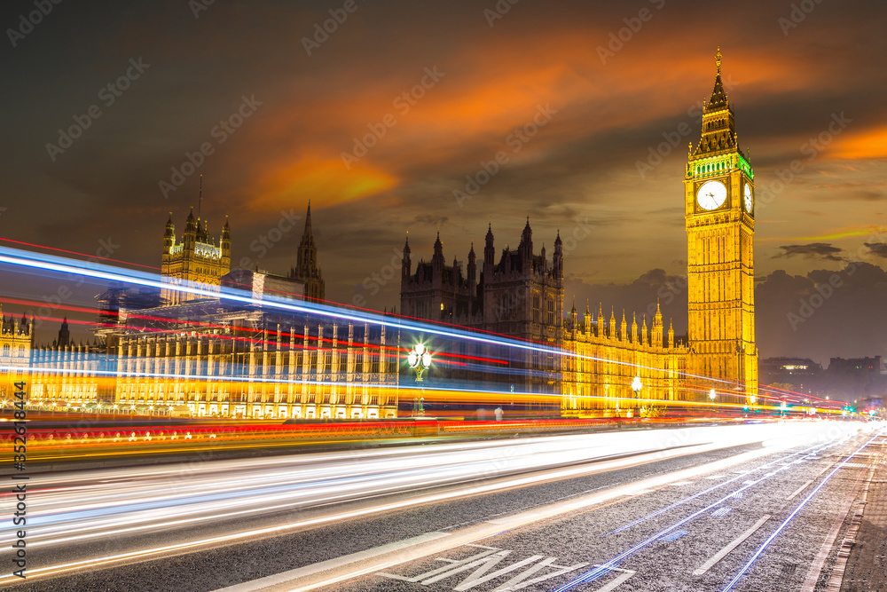 London Big Ben and traffic on Westminster Bridge