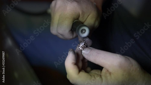 manual polishing of jewelry in the process