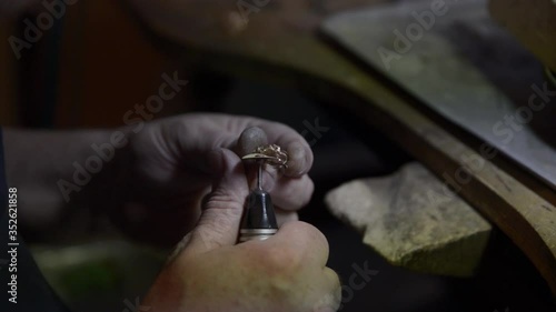 manual polishing of jewelry in the process