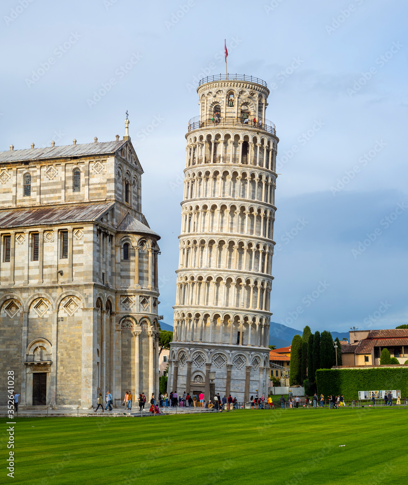 View of the Leaning Tower of Pisa