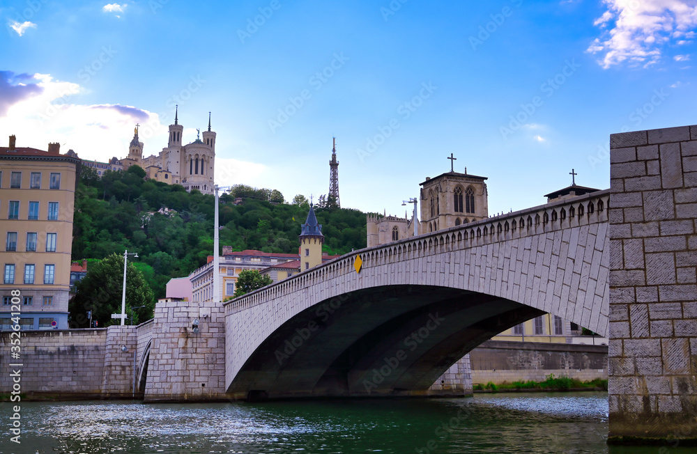 Obraz premium The Basilica of Notre Dame de Fourviere overlooking Lyon, France and the Saone River.