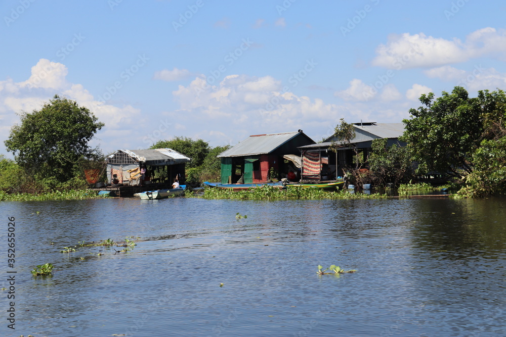Village flottant sur la rivière Sangker, Cambodge Village flottant sur la rivière Sangker, Cambodge