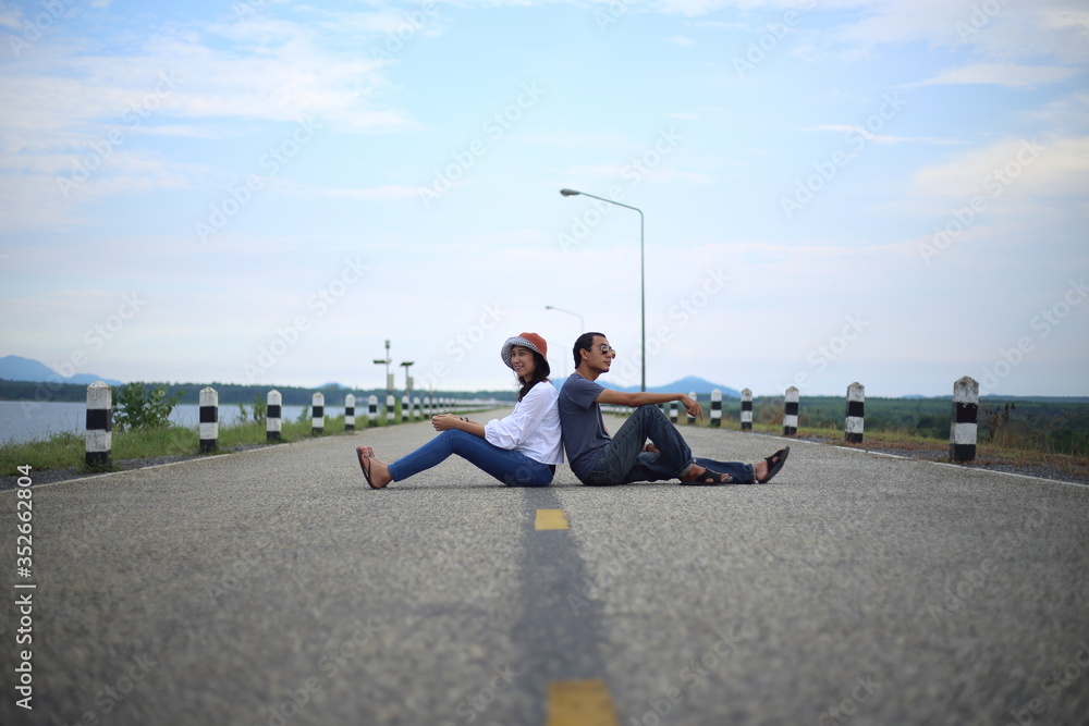 Women and men sitting on the streets of the reservoir Women and men sitting on the streets of the reservoir