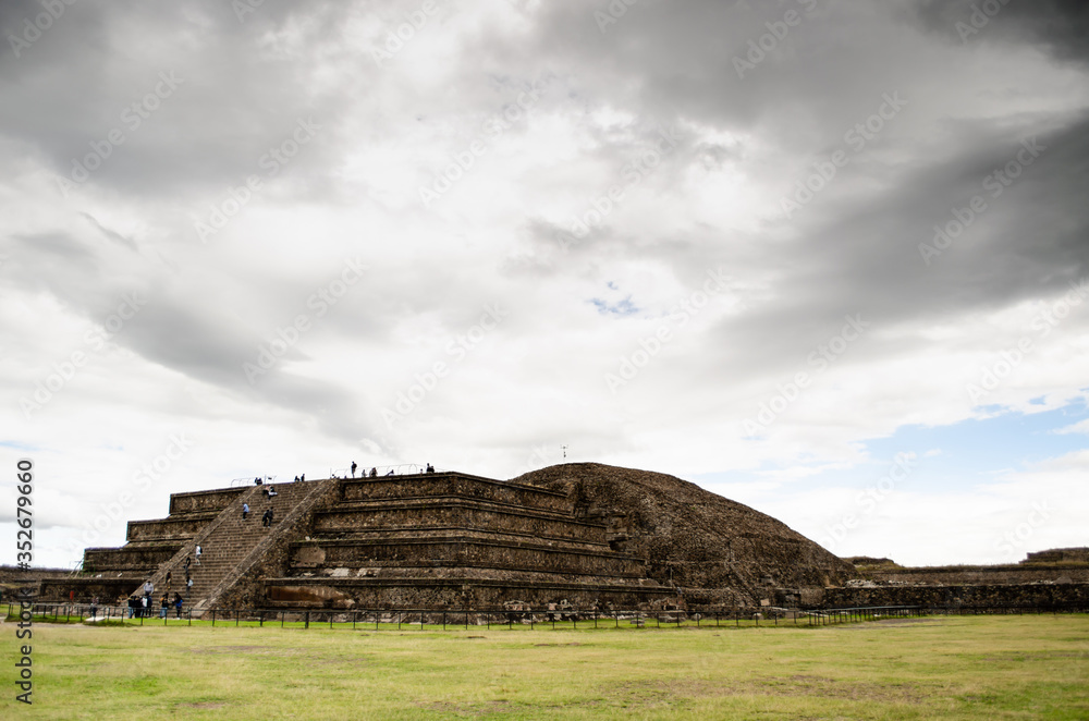 Pirámide del sol en Teotihuacán Pirámide del sol en Teotihuacán