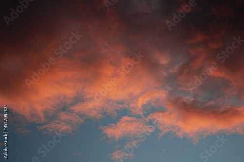 Fototapeta Naklejka Na Ścianę i Meble -  Sunset with clouds in the sky