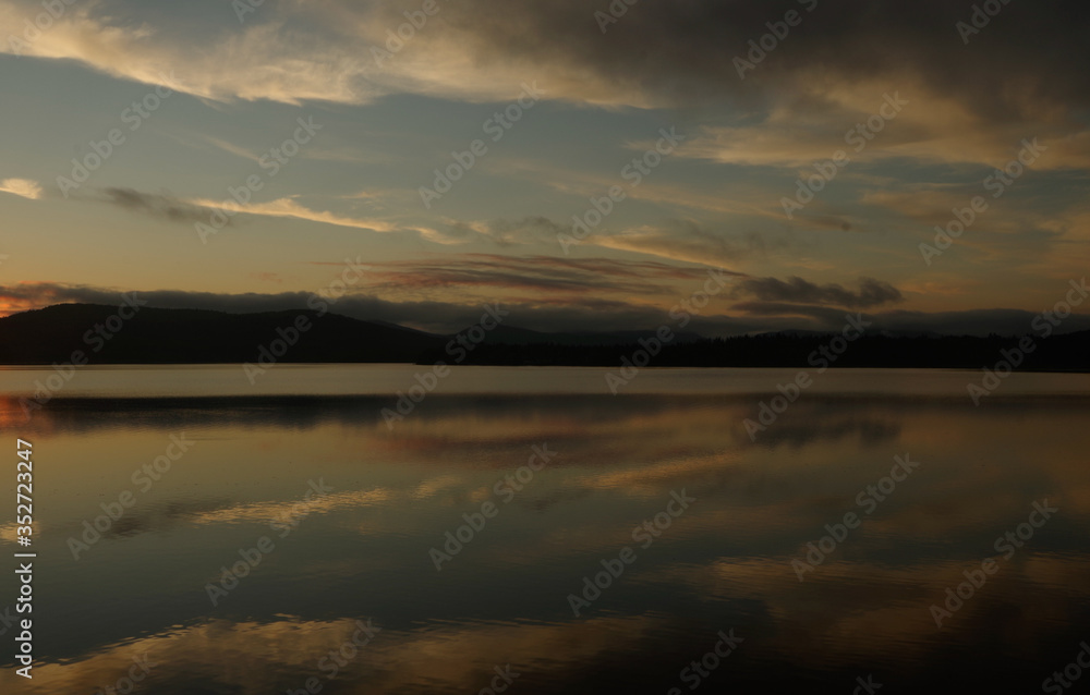 Fototapeta premium Golden sunset on the lake