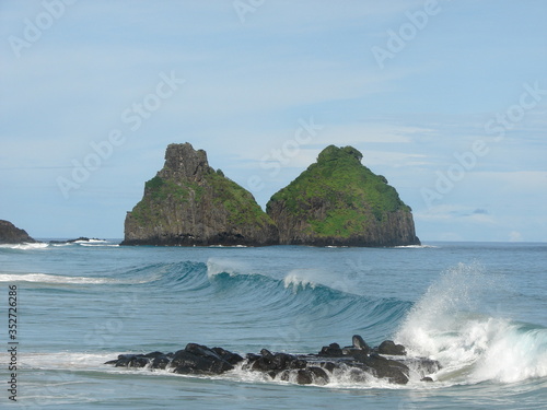 Dois irmãos e ondas