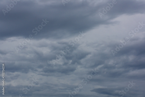Fototapeta Naklejka Na Ścianę i Meble -  梅雨の空と雲(5月)