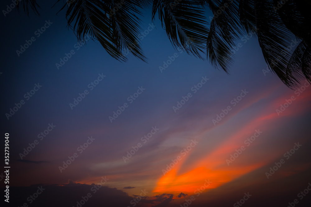 Obraz premium Sky and cloud at the beach in sunset moment