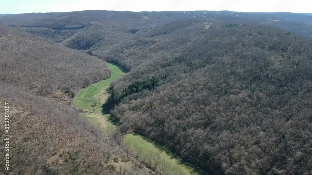 Chasteaux (Corrèze, France) - Vue aérienne de la vallée de la Couze depuis la montagne pelée Chasteaux (Corrèze, France) - Vue aérienne de la vallée de la Couze depuis la montagne pelée