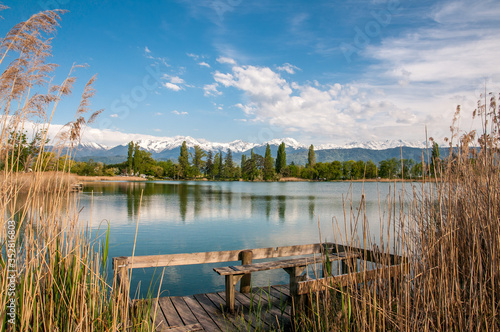 Fototapeta Vue sur le lac d'Aiguebelette en Savoie
