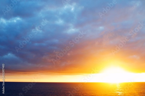 Fototapeta Naklejka Na Ścianę i Meble -  Sonnenaufgang über dem Atlantik