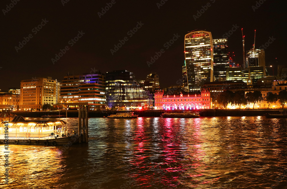 Obraz premium London City. Financial District of London UK at night