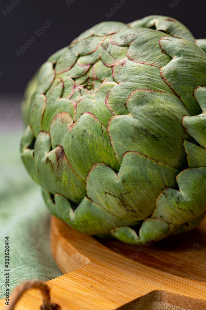 Fototapeta premium Big ripe uncooked green globe artichoks vegetables